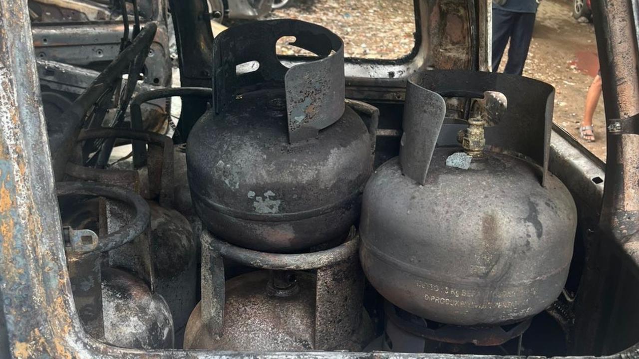 Kebakaran Area Parkiran Hanguskan 3 Mobil, Diduga Dipicu Kebocoran Tabung Gas dari Dalam Mobil