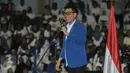 Ketua DPW PAN Jakarta, Eko Hedro Purnomo menyapa pendukungnya di GOR Jakarta Utara, Sabtu (18/3). DPW PAN DKI Jakarta deklarasikan dukungannya untuk Anies-Sandi sebagai Cagub dan Cawagub DKI Jakarta. (Liputan6.com/Yoppy Renato)