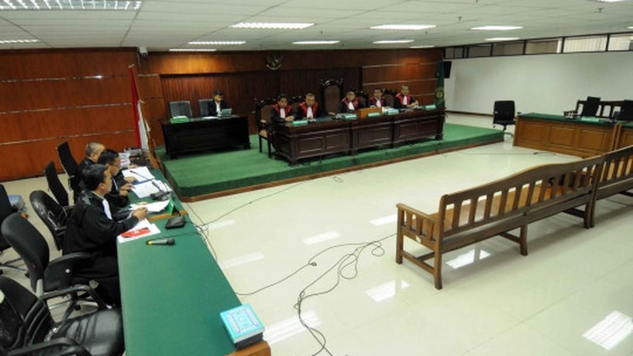 Tidak hadir karena sakit, sidang perdana OC Kaligis ditunda