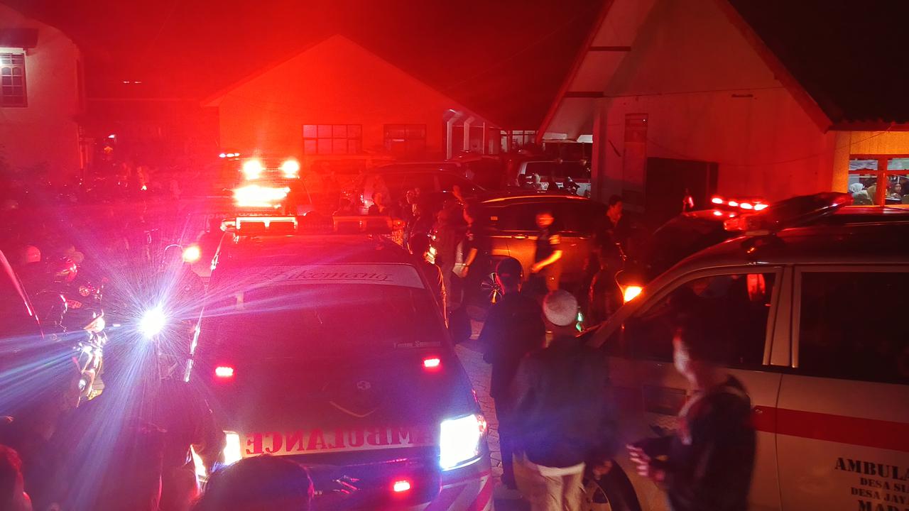 Potret Raungan Sirine Ambulans Bersaut-sautan Angkut Siswa Keracunan MBG di Bandung Barat