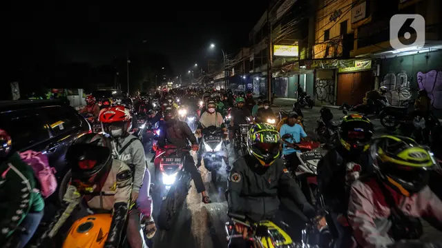 Potret Perjuangan Pemudik Bermotor H-2 Idul Fitri 1443 H