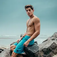 ilustrasi pria berotot/Photo by Sharon Garcia on Unsplash