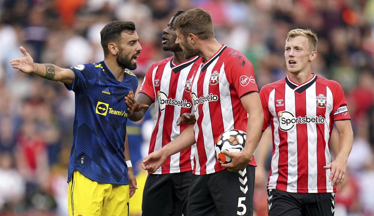 Manchester United gagal memaksimalkan penguasaan bola yang mencapai 63% saat ditahan imbang tuan rumah Southampton 1-1 dalam laga pekan kedua Liga Inggris 2021/2022, Minggu (22/8/2021). Gol bunuh diri Fred hanya dapat dibalas oleh gol penyeimbang Mason Greenwood. (Foto: PA via AP/Andrew Matthews)