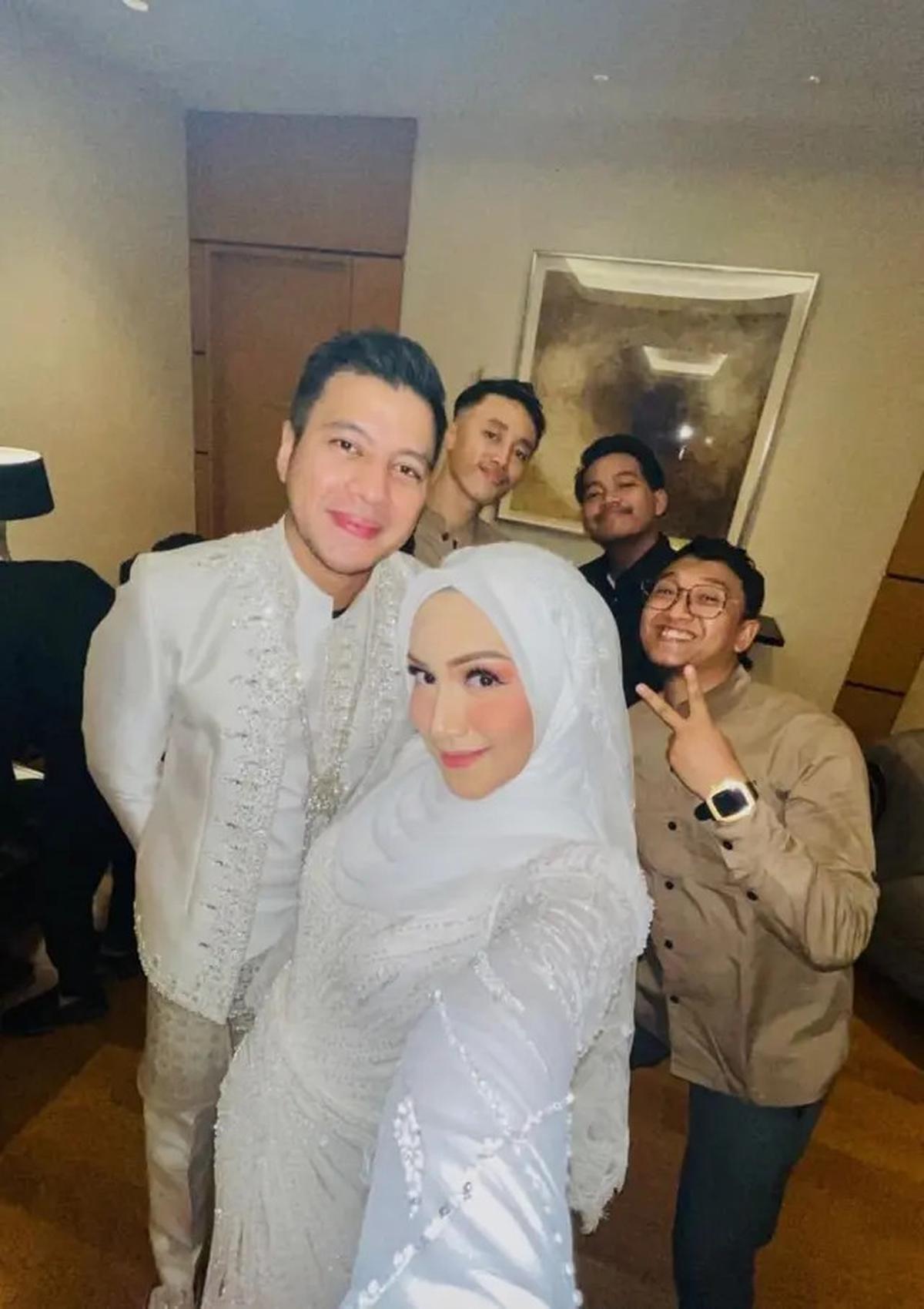 10 Artis Rasakan Tahun Baru 2025 Perdana Sebagai Pasutri, Terbaru Delia Septianti