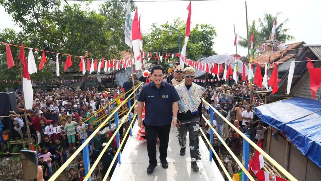 Menteri BUMN Erick Thohir meresmikan Jembatan Kimarpu di Pagedangan Udik, Kronjo, Kabupaten Tangerang, Banten, Sabtu (20/8/2022). (Dok Kementerian BUMN)