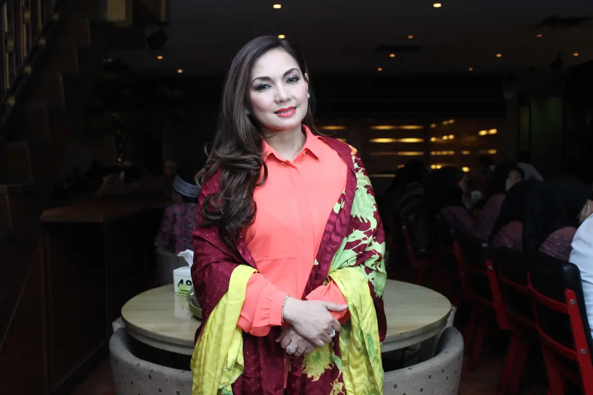 [Bintang] Nia Daniati