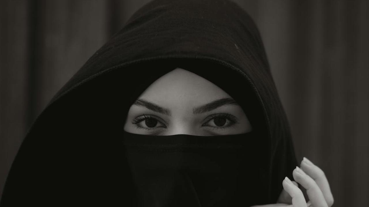 Evolusi Hijab, Dari Simbol Status hingga Kini Jadi Tren Fashion Modern yang Mendunia