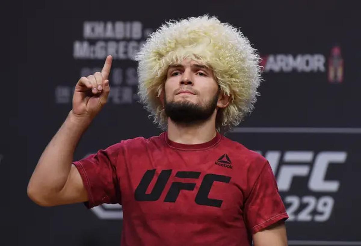 Khabib Nurmagomedov Tolak Jabat Tangan dengan Presenter Perempuan di Final Liga Champions, Ini Alasannya