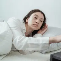 Suara alarm yang tiba-tiba ternyata bisa memicu lonjakan tekanan darah dan detak jantung yang dapat merusak mood Sahabat Fimela sepanjang hari, lho.  [Dok/Pexels.com/Miriam Alonso].