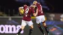 Striker Torino, Andrea Belotti (kiri) melakukan selebrasi usai mencetak gol penyeimbang 1-1 ke gawang Fiorentina dalam laga lanjutan Liga Italia 2020/21 pekan ke-20 di Olympico Grande Stadium, Jumat (29/1/2021). Torino bermain imbang 1-1 dengan Fiorentina. (LaPresse via AP/Fabio Ferrari)
