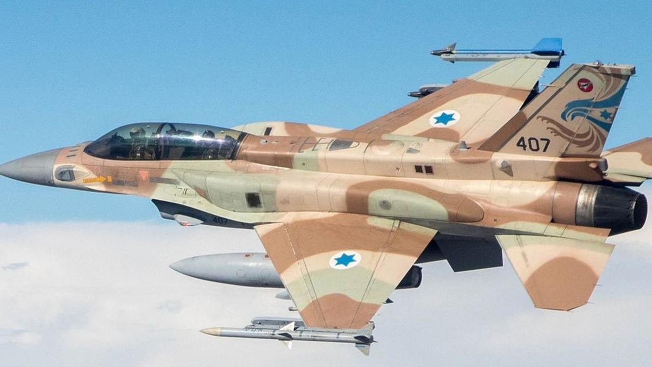 Perlombaan senjata Blok Barat versus Blok Timur sudah dimulai. Langit Timur Tengah diwarnai gemuruh pesawat pemburu MiG dari Blok Timur. Di satu sisi, raungan Mystere dari Prancis terbang di atas langit Israel.<br>