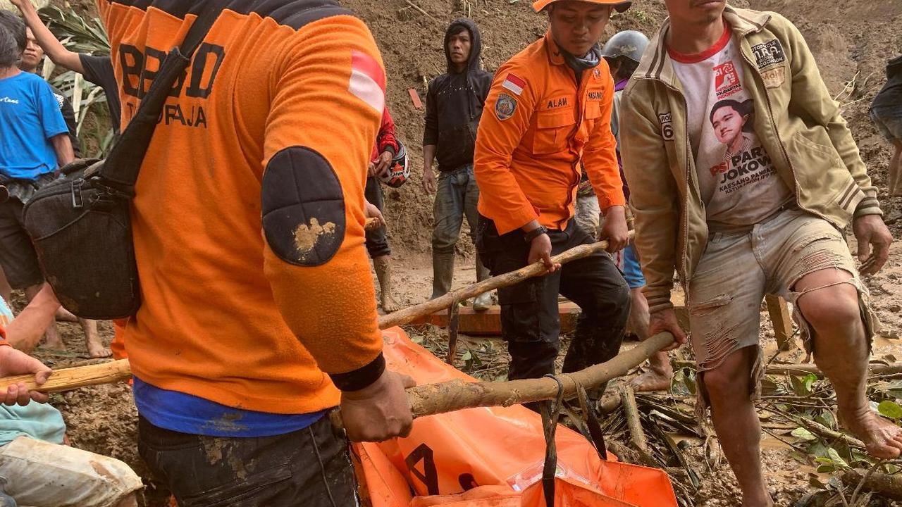 Total 20 orang meninggal dunia dalam bencana tanah longsor yang terjadi di dua kecamatan yakni Makale dan Makale Selatan.<br>