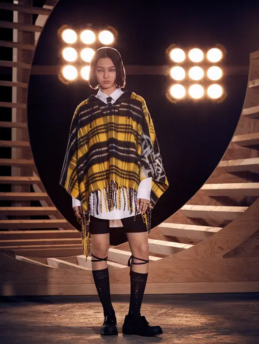 Selama tahun 1940-an, di saat Christian mengasah keterampilan adi busananya dan bersiap untuk mengubah dunia dengan koleksi debutnya yang legendaris pada tahun 1947, Catherine berjuang untuk Perlawanan Prancis.  (Dok/Dior).