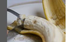 Ternyata Begini Cara Sopan Makan Pisang yang Tak Diketahui Banyak Orang, Perlu Dipraktikkan