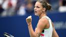 Ekspresi Karolina Pliskova setelah meraih poin saat melawan CoCo Vandeweghe pada laga perempat final tunggal putri AS terbuka 2017 di USTA Billie Jean King National Tennis Center, (6/9/2017). Karolina kalah 6-7, 3-6. (AFP/Jewel Samad)