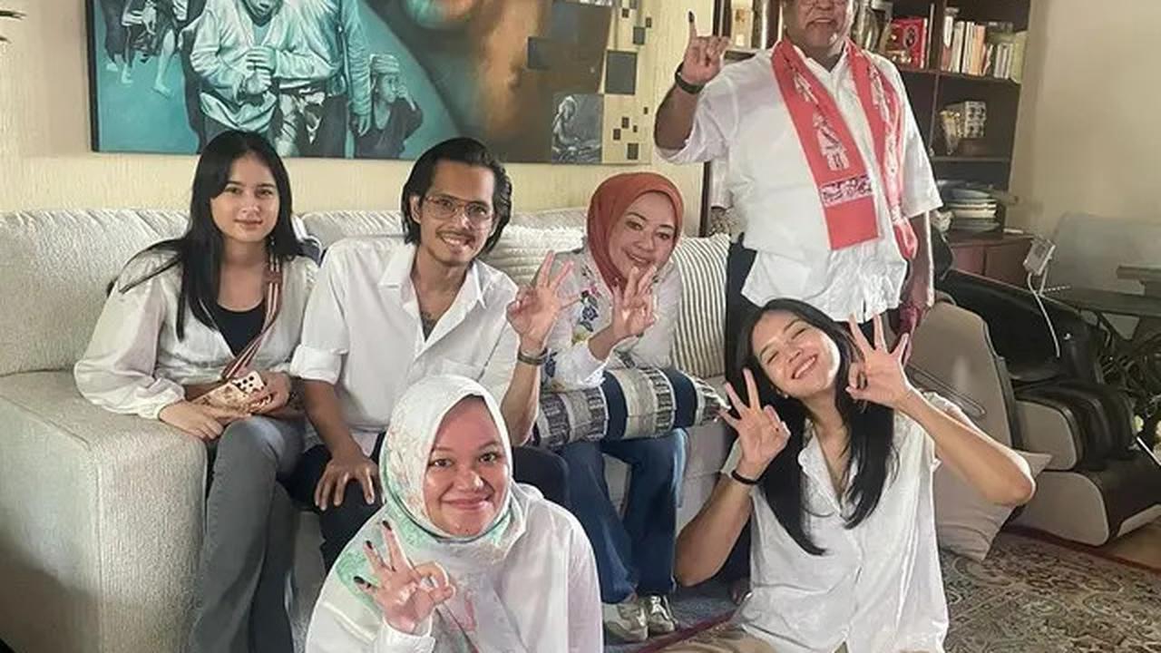 12 Potret Artis Nyoblos Pilkada 2024, Raffi Ahmad hingga Rano Karno Pamer Tinta Ungu