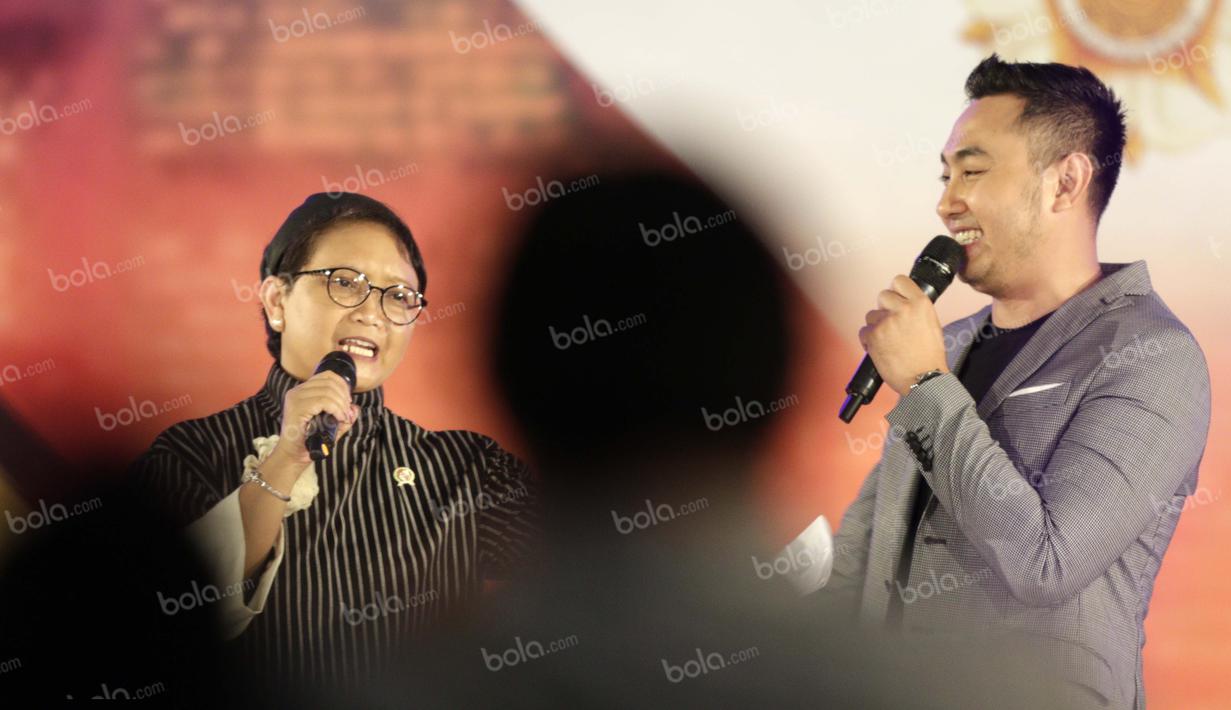 Menteri Luar Negeri RI, Retno Marsudi (kiri), hadir menjadi pembicara utama dalam acara Emtek Goes To Campus di Graha Sabha Pramana, UGM, Yogyakarta, 2 November 2016. (Bola.com/Arief Bagus)