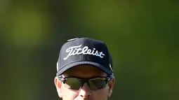 Pegolf Australia, Adam Scott, bersiap tampil pada Turnamen Master National Augusta di Augusta, Georgia, Rabu (6/4/2016). (AFP/Jim Watson)