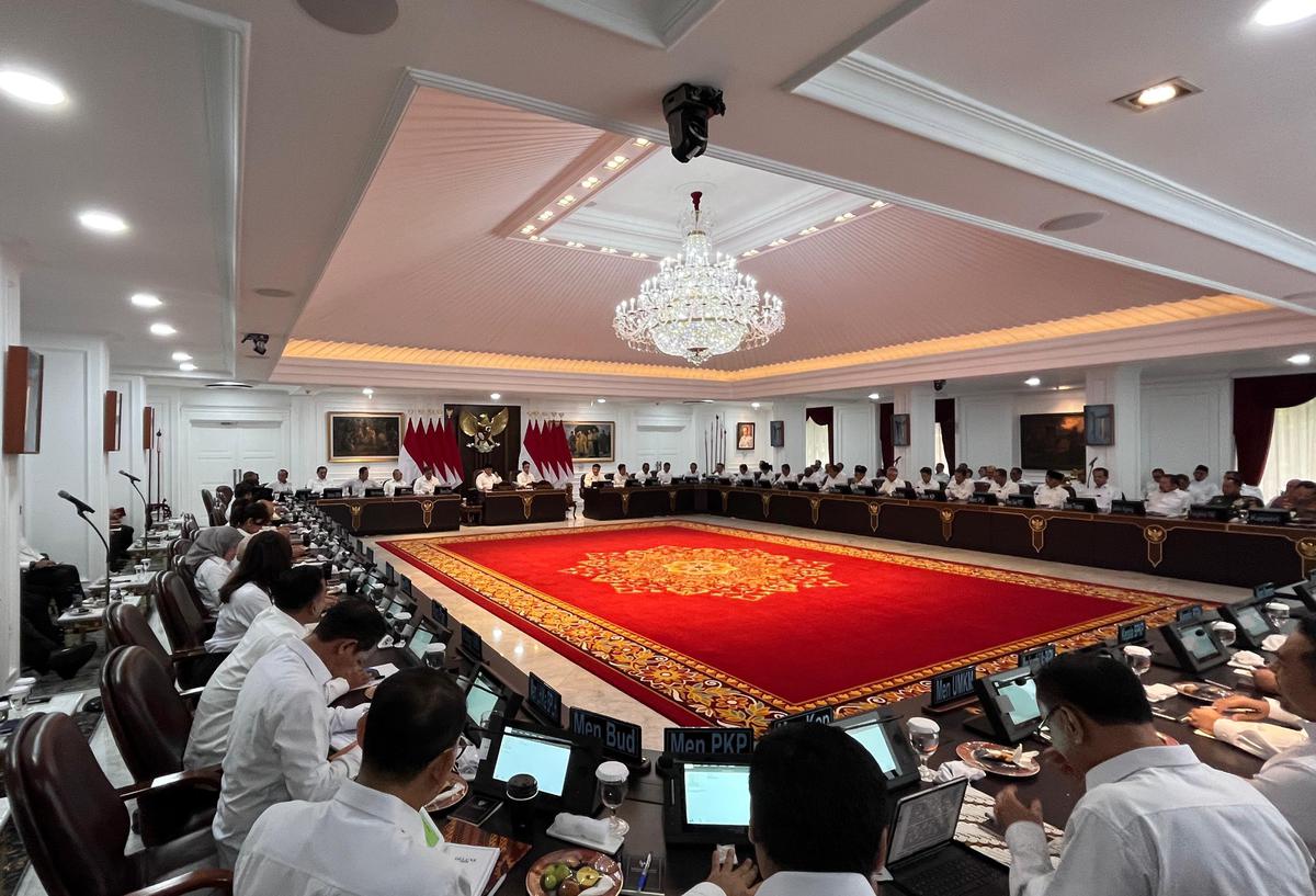 Presiden Prabowo Subianto saat memimpin sidang kabinet paripurna bersama seluruh jajaran Kabinet Merah Putih.