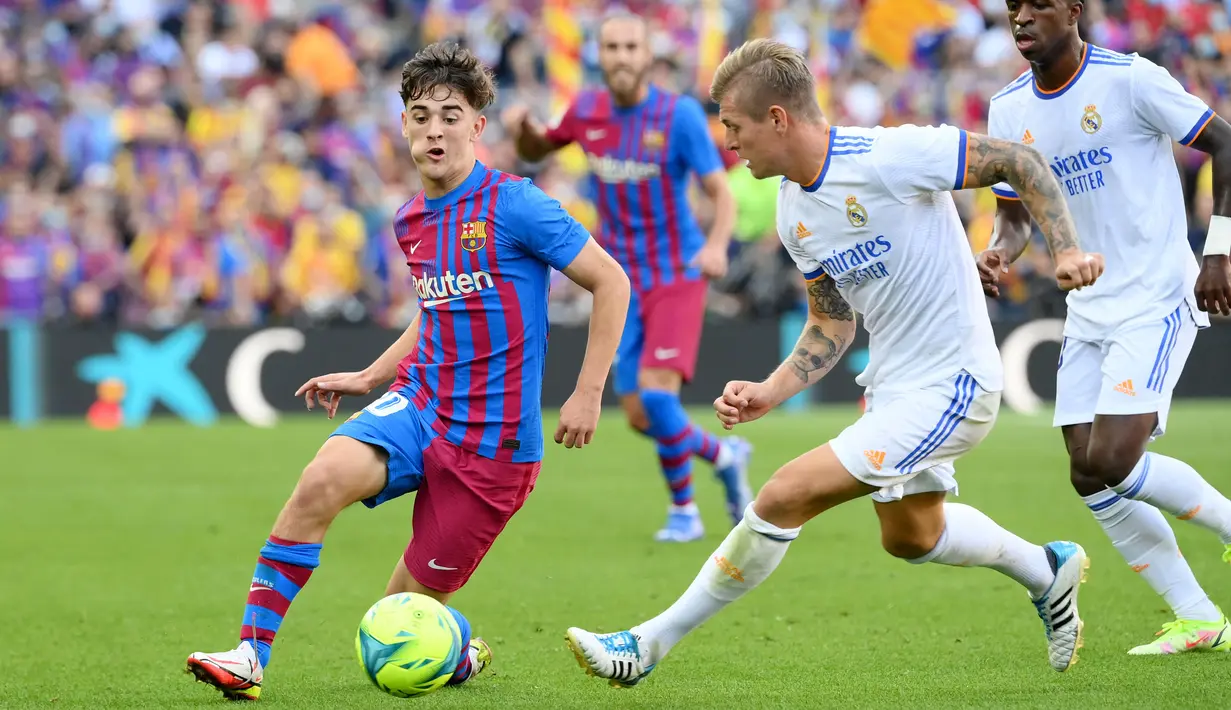 Gavi - Gelandang muda ini mencuri perhatian lantaran mencetak rekor sebagai pemain termuda Timnas Spanyol pada 6 Oktober lalu pada usia 17 tahun 60 hari. Di level klub, wonderkid ini juga cukup diandalkan, ia telah memainkan 19 laga di semua ajang dengan koleksi satu assist bersama Barcelona.