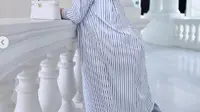 Sentuhan Stripes untuk Kantor, 5 OOTD Stylish yang Bikin Kamu Tampil Profesional sekaligus Modis