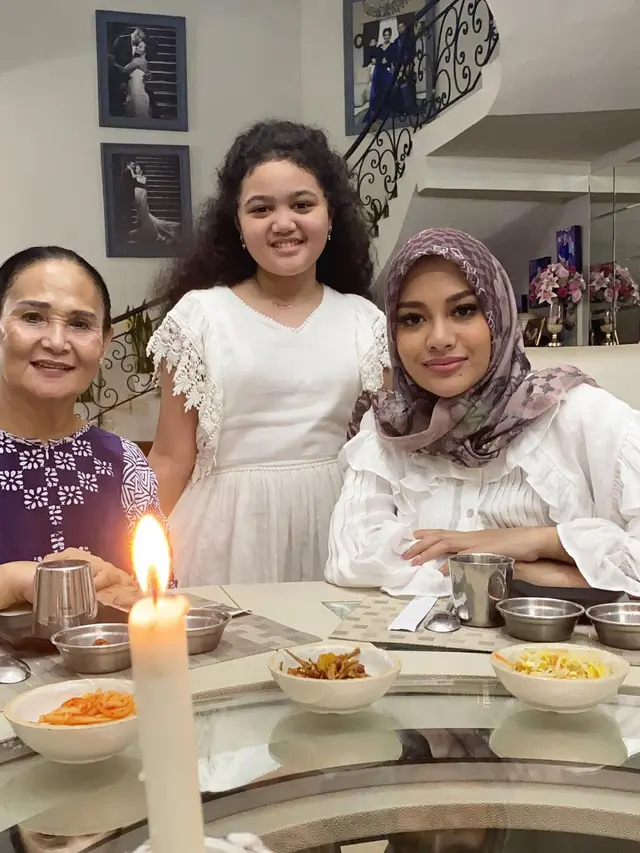 Unggahan Krisdayanti. (Foto: Instagram @krisdayantilemos)