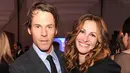 Julia Roberts dan Danny Moder menikah di Taos, New Mexico pada tahun 2002. (Kevin Mazur/Getty Images for J/P Haitian Relief Organization/E!)