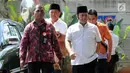 Bupati Lampung Selatan Zainudin Hasan tiba di gedung KPK, Jakarta, Jumat (27/7). Zainudin Hasan akan menjalani pemeriksaan 1x24 jam diduga menerima suap terkait proyek infrastruktur dan Tim KPK mengamankan uang Rp 700 juta. (Merdeka.com/Dwi Narwoko)