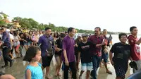 Berjalan di Pantai Kuta, Jokowi: Bali Aman, Silakan Berlibur