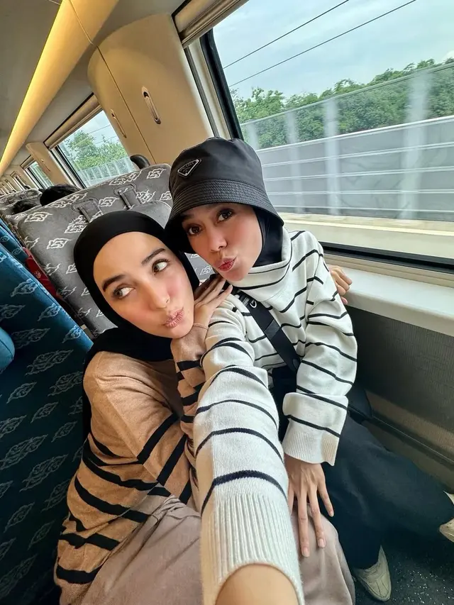 Inspirasi hijab outfit ala Lesti Kejora (Instagram/@lestikejora)