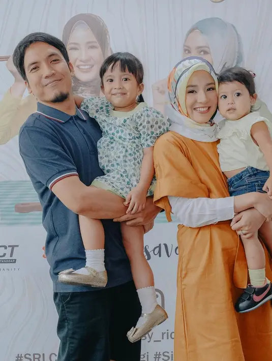 "Pokoknya segala cara. Semoga gue bisa nikah sama ini orang. Ya sebenernya kalau enggak pun juga enggak apa-apa sih. Ya yang penting usaha dulu, sampai istilahnya sampai titik darah penghabisan," ucap Natasha Rizky. (instagram/natasharizkynew)