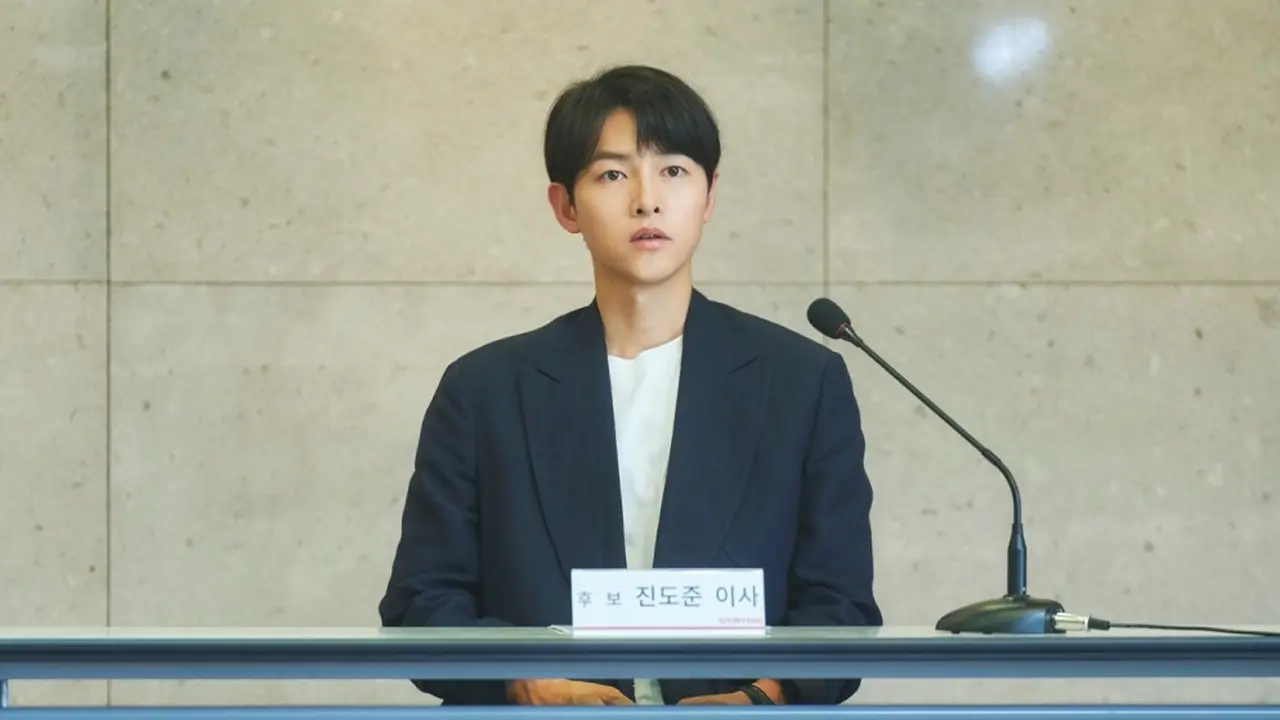 Song Joong Ki dalam Reborn Rich. (JTBC via Soompi)