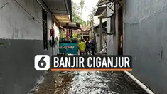 Longsoran itu jatuh ke aliran sungai hingga membanjiri rumah warga di sekitarnya. Satu orang meninggal dunia dan ratusan warga akan diungsikan