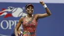 Petenis AS, Venus Williams merayakan kemenangan saat melawan Petra Kvitova pada perempat final AS Terbuka 2017 di Arthur Ashe Stadium, New York, (5/9/2017). Venus menang 6-3, 3-6, 7-6. (AP/Kathy Willens)