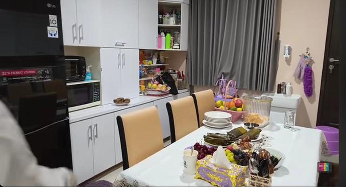 9 Potret Ruang Makan di Rumah Ayu Ting Ting Saat Sahur