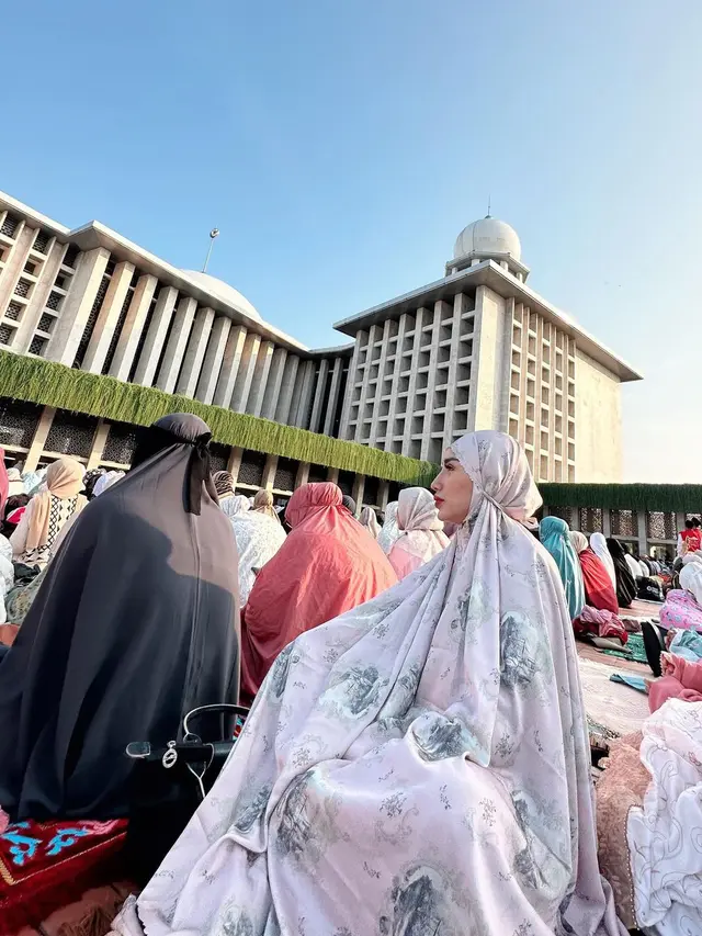 Andiez Istri Iqbal Pakula