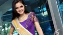 Kartika mengaku bangga bisa menjadi Duta Smesco Indonesia. Ia pun menampilkan senyum indahnya saat akan diabadikan gambarnya, Jakarta, Selasa (24/06/2014) (Liputan6.com/Panji Diksana)