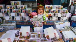 Pemandangan boneka Ekeko selama perayaan penduduk asli Alasitas di La Paz, pada 24 Januari 2023. - Perayaan tersebut memberi penghormatan kepada dewa Aymaran Ekeko. Menurut tradisi Andean, itu memberikan kekayaan duniawi dan memenuhi permintaan para penyembahnya. (Foto oleh AIZAR RALDES/AFP)
