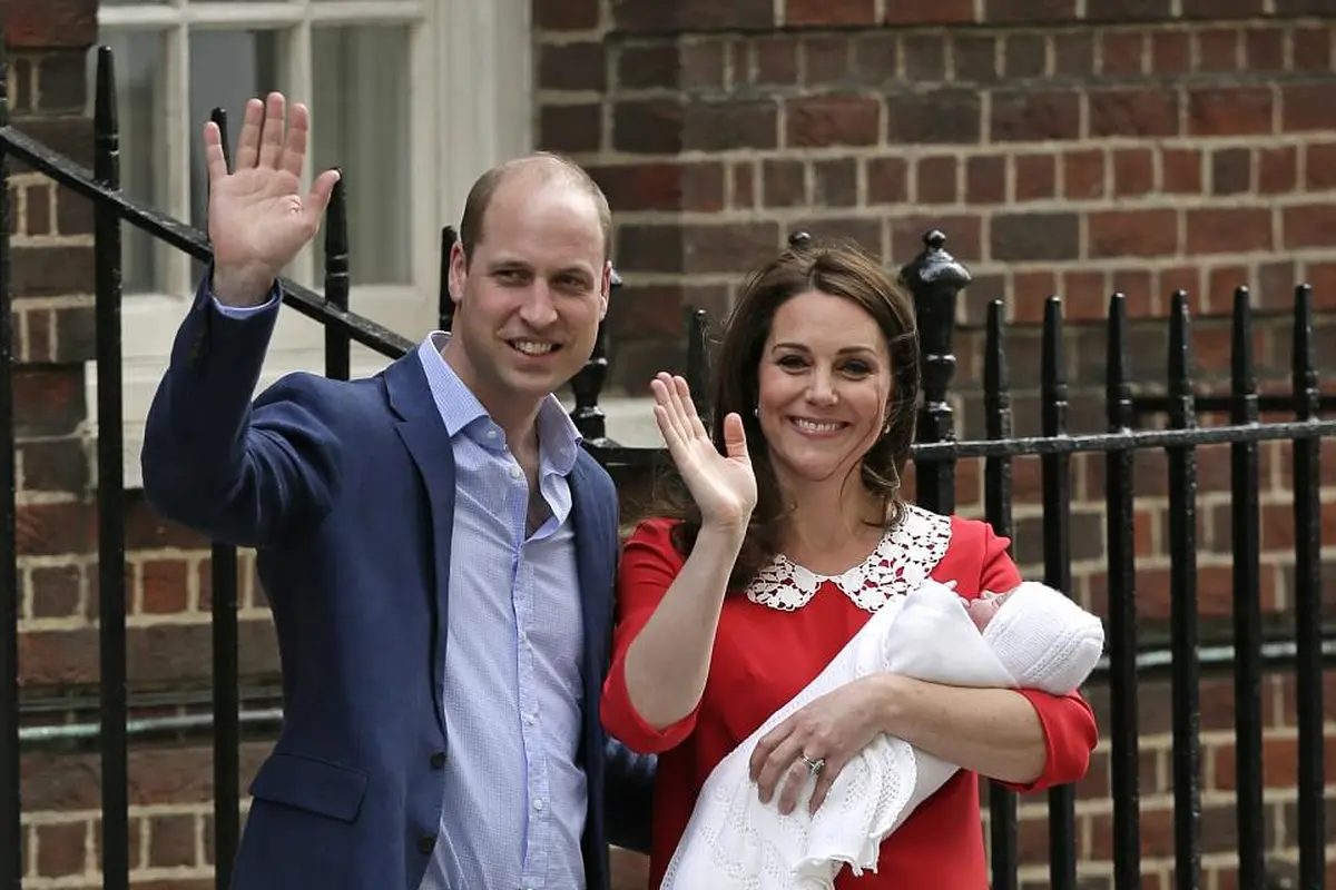 [Bintang] Sama Seperti Putri Diana, Gaya Maternity Dress Kate Middleton Ini Sungguh Memesona