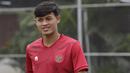 Pemain Timnas Indonesia, Alfeandra Dewangga, saat latihan di Lapangan G, Senayan, Jakarta, Rabu, (19/2/2020). Pada sesi latihan kali ini Timnas menjalani tes fisik dengan menggunakan alat Smart Gate. (Bola.com/M Iqbal Ichsan)