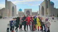 Liburan sekaligus berkunjung ke tempat religi. Gen Halilintar mengunjungi Masjid terindah di Samarkand, Uzbekistan. (Liputan6.com/IG/genhalilintar)