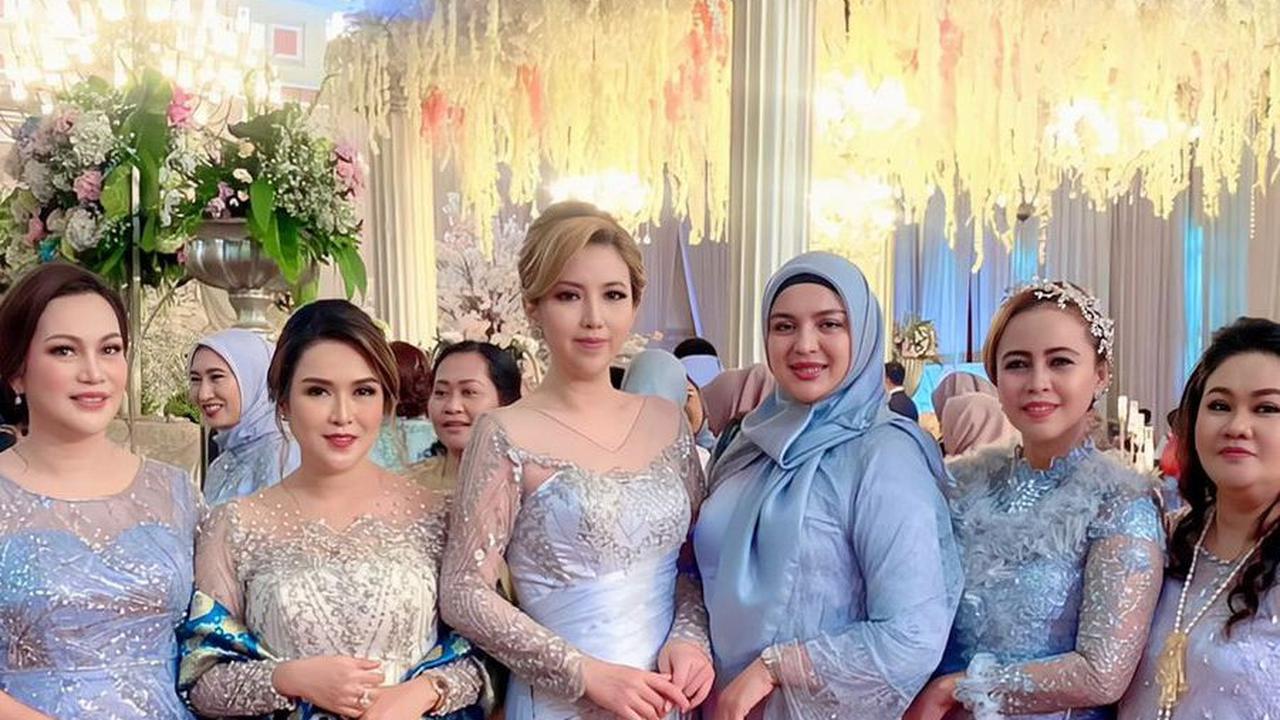 Foto Bareng Tamu Undangan yang Lain
