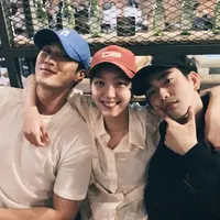 Ahn Bo Hyun, Kim Go Eun, dan Junyoung GOT7. (Foto: Instagram/bohyunahn)