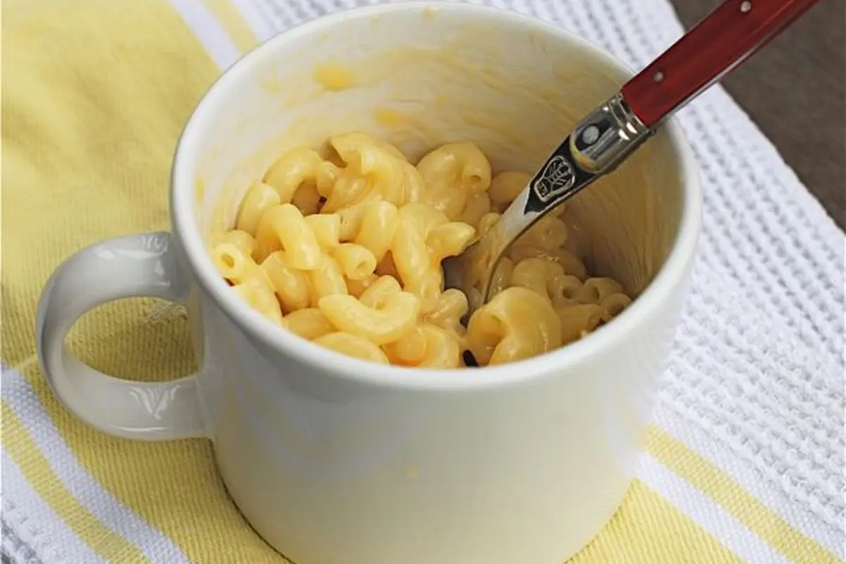 Makaroni Telur Keju, Olahan Pasta Lezat dalam Gelas Mug