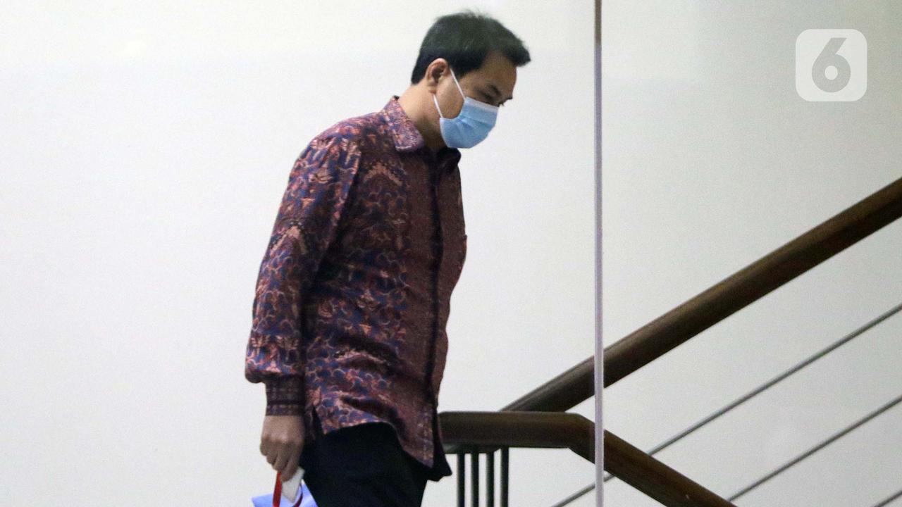 Usai Diperiksa KPK, Azis Syamsuddin Bungkam