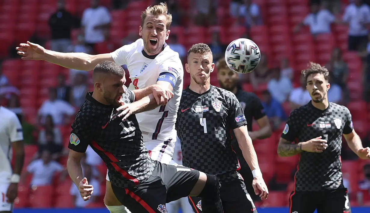 Harry Kane. Striker Timnas Inggris ini sudah mengemas 34 gol dalam 55 caps untuk Three Lions. Namun belum satu gol pun dicetaknya dalam 5 laga di ajang Euro yang diikutinya, yaitu Euro 2016 dan Euro 2020 ini. (Foto: AP/Pool/Laurence Griffiths)