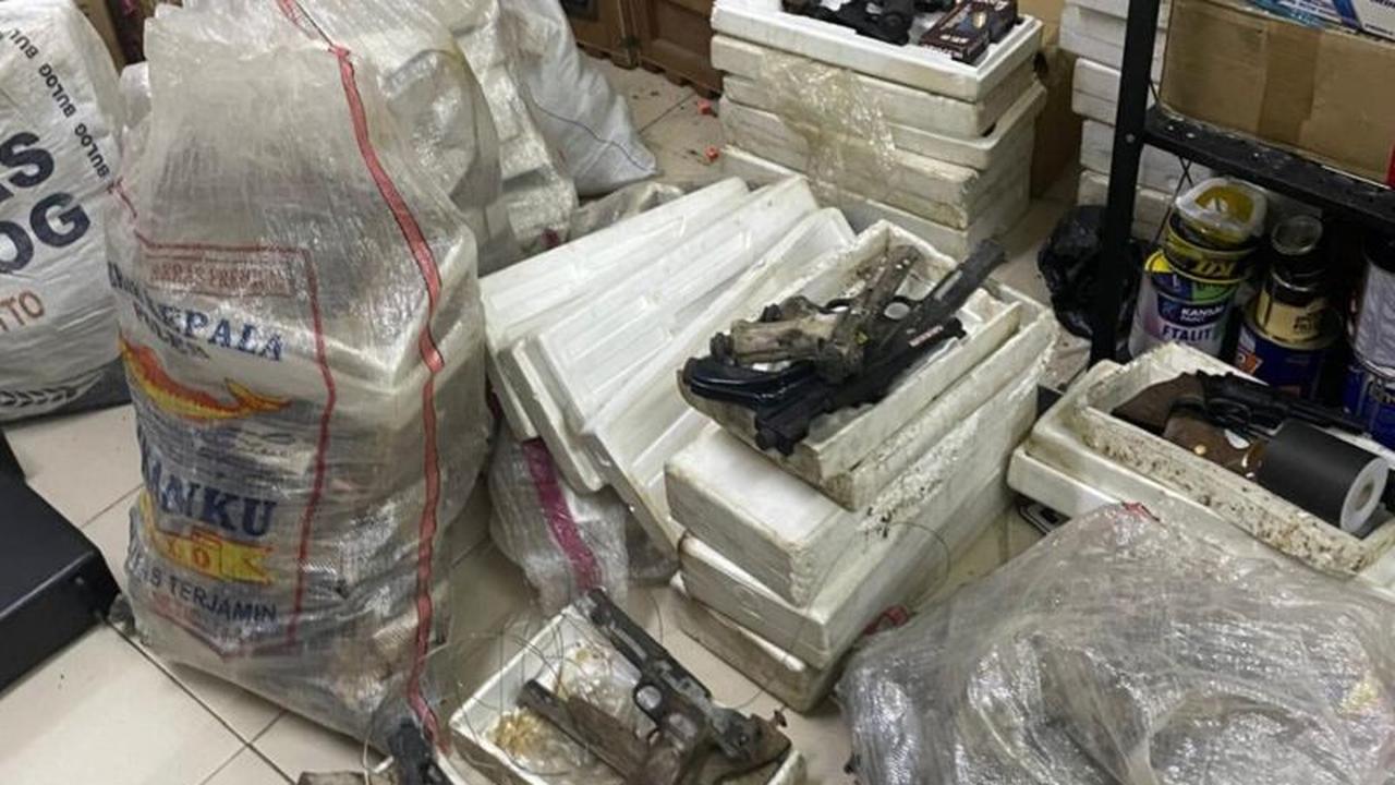 Ada Bunker Rahasia dan Terkunci di Sekolah Tempat Penemuan Ratusan Senjata