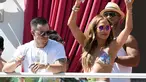 Penyanyi Jennifer Lopez saat berjoget didampingi Koreografer Casper Smart saat menjadi host di acara "Karnaval Del Sol" pesta kolam renang di Drai Beach Club - Nightclub di The Cromwell Las Vegas pada 29 Mei 2016. (Ethan Miller/Getty Images/AFP)