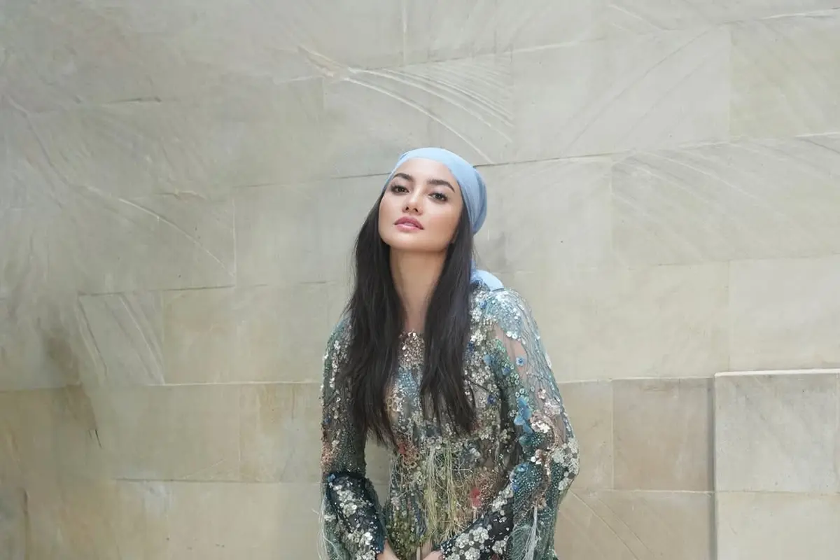 Ririn Ekawati Rayakan Hari Kartini dengan Kebaya Berpayet dan Long Pants, Modern Chic Banget!