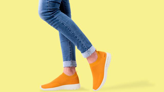 Tampil Lebih Sporty dan Berwarna dengan Sneaker dari Wakai